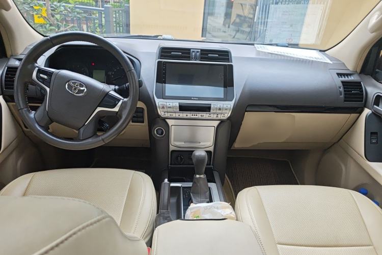 Used Toyota Prado 2017 4000 TXL Dual Airbags Side-Mounted – Middle East Version Center Console