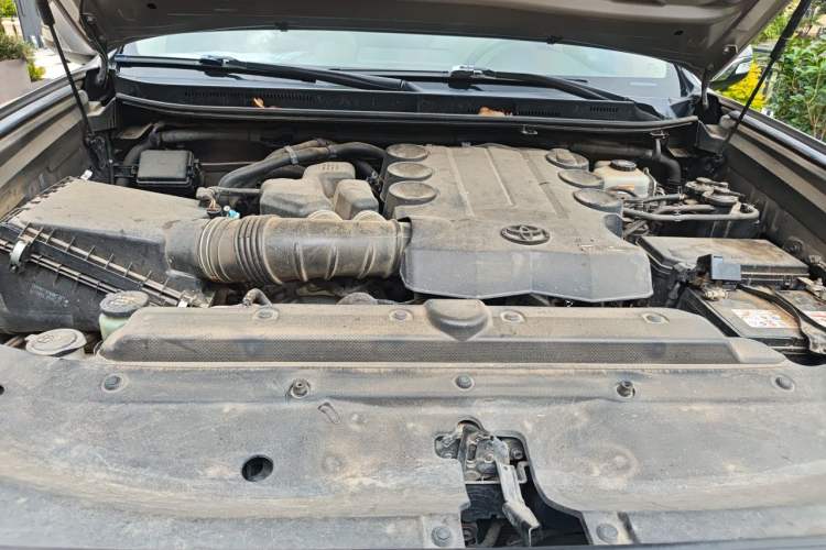 Used Toyota Prado 2017 4000 TXL Dual Airbags Side-Mounted – Middle East Version Engine Bay