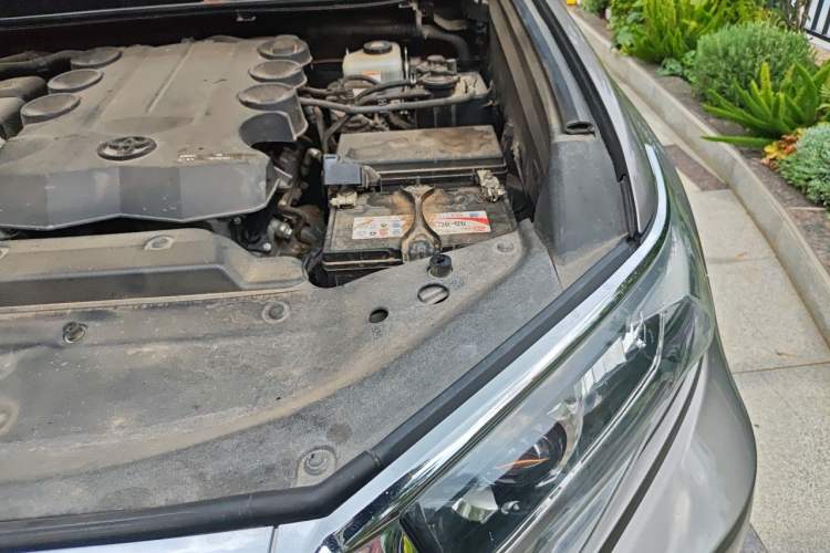 Used Toyota Prado 2017 4000 TXL Dual Airbags Side-Mounted – Middle East Version Engine Bay Left