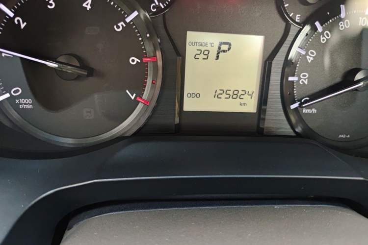 Used Toyota Prado 2017 4000 TXL Dual Airbags Side-Mounted – Middle East Version Odometer Close Up