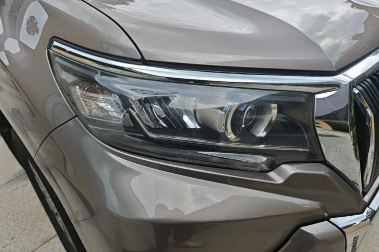 Used Toyota Prado 2017 4000 TXL Dual Airbags Side-Mounted – Middle East Version Right Front Headlight
