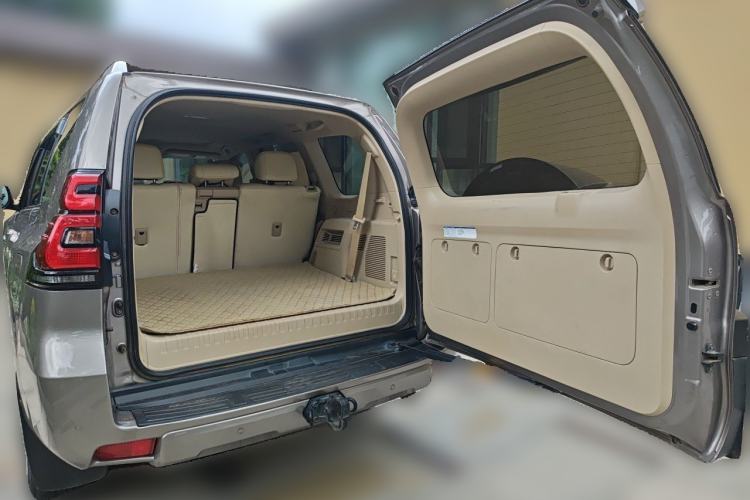 Used Toyota Prado 2017 4000 TXL Dual Airbags Side-Mounted – Middle East Version Trunk