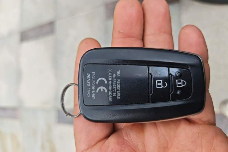 Used Toyota Prado 2017 4000 TXL Dual Airbags Side-Mounted – Middle East Version Vehicle Key