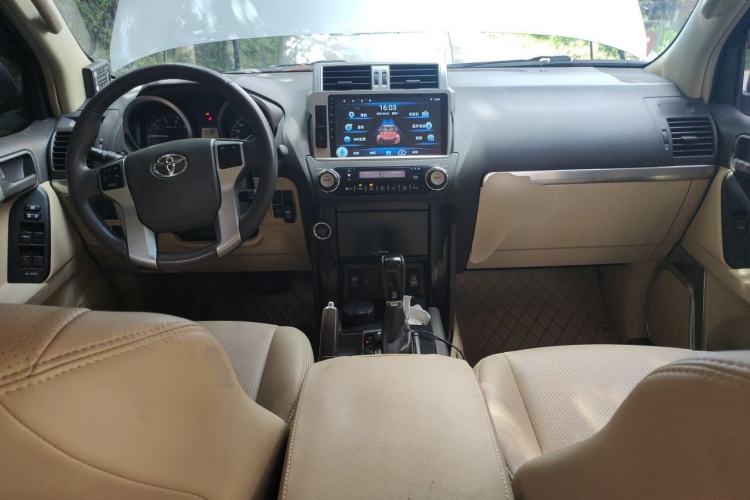 Used Toyota Prado 2017 4000 TXL Dual Airbags Side-Mounted – Middle East Version Center Console