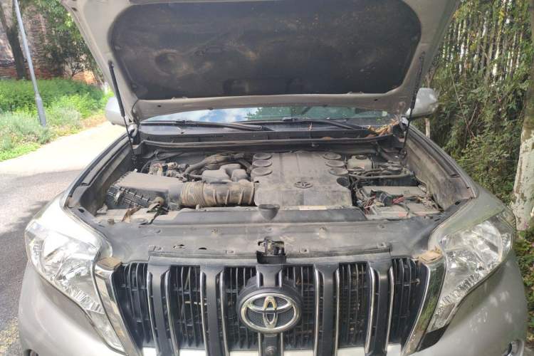 Used Toyota Prado 2017 4000 TXL Dual Airbags Side-Mounted – Middle East Version Engine Bay
