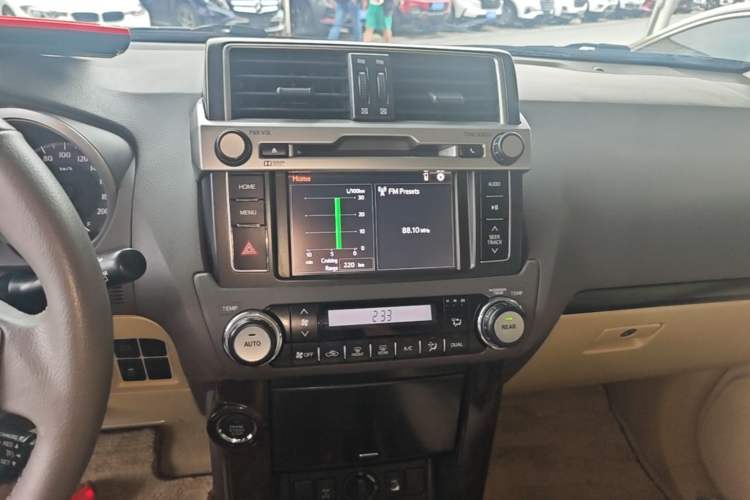 Used Toyota Prado 2017 4000 TXL Dual Airbags Side-Mounted – Middle East Version Audio And AC Panel