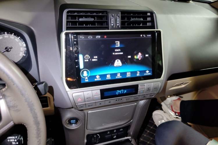 Used Toyota Prado 2017 4.0L U.S.-Spec Version 7 Seats Audio And AC Panel