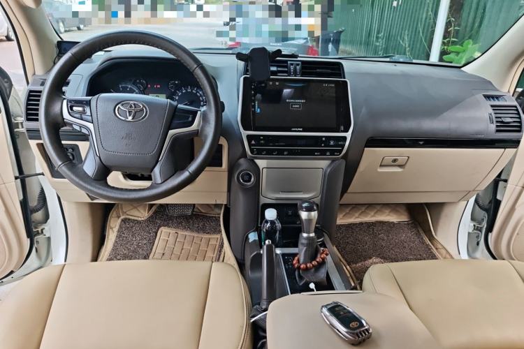 Used Toyota Prado 2017 4.0L U.S.-Spec Version 7 Seats Center Console