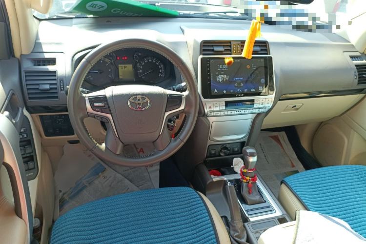 Used Toyota Prado 2017 2.7L Automatic 2700 Gasoline 4x4 7-Seater – Middle East Version Center Console