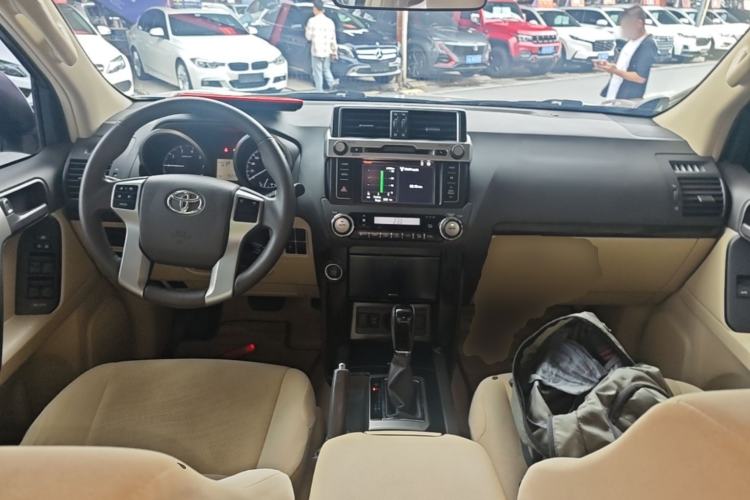 Used Toyota Prado 2017 4000 TXL Dual Airbags Side-Mounted – Middle East Version Center Console