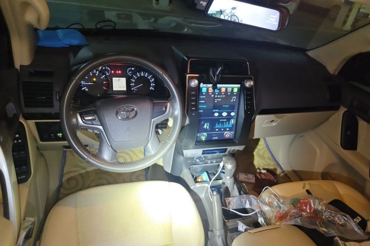 Used Toyota Prado  Center Console