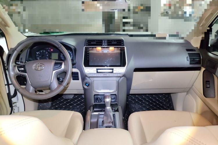 Used Toyota Prado 2017 4.0L U.S.-Spec Version 7 Seats Center Console