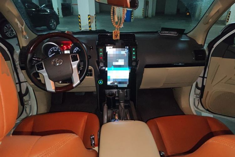 Used Toyota Prado  Center Console