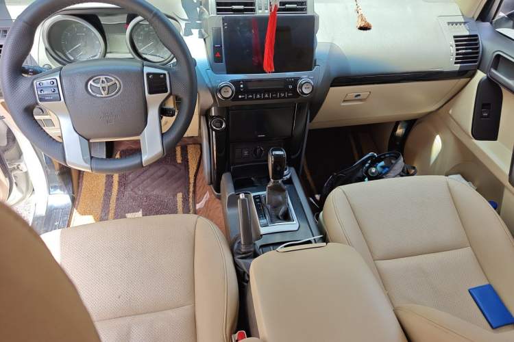 Used Toyota Prado 2017 4000 TXL Dual Airbags Side-Mounted – Middle East Version Center Console