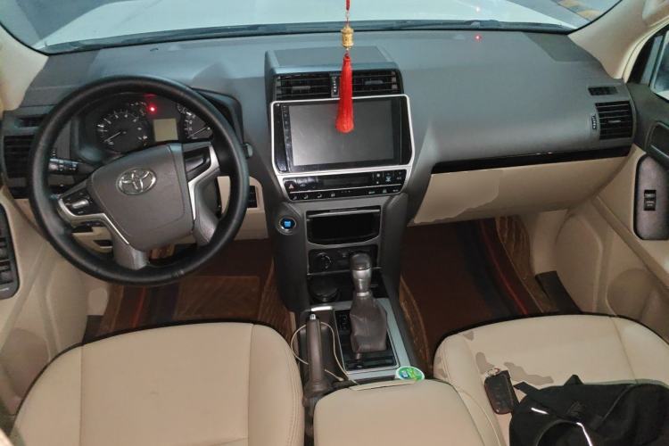 Used Toyota Prado 2017 4000 TXL Dual Airbags Side-Mounted – Middle East Version Center Console