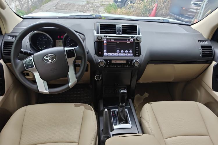 Used Toyota Prado  Center Console