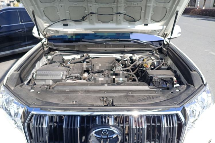 Used Toyota Prado 2017 2.7L Automatic 2700 Gasoline 4x4 7-Seater – Middle East Version Engine Bay