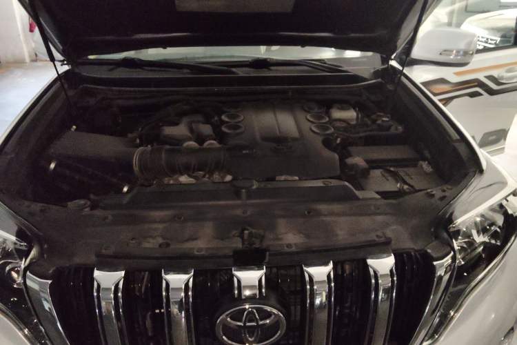 Used Toyota Prado  Engine Bay