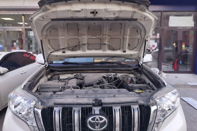 Used Toyota Prado  Engine Bay