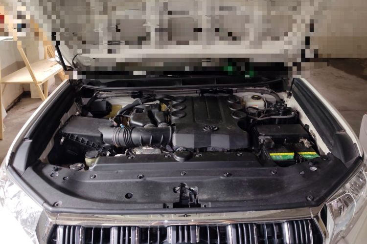 Used Toyota Prado 2017 4.0L U.S.-Spec Version 7 Seats Engine Bay