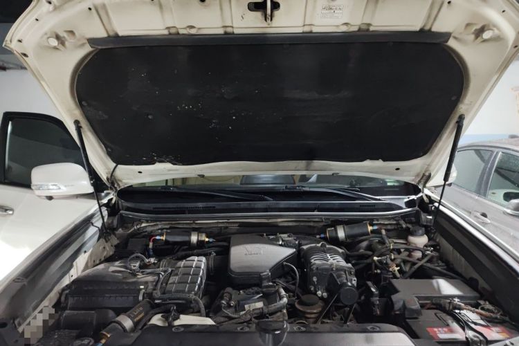 Used Toyota Prado  Engine Bay