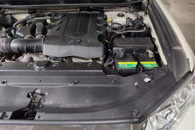 Used Toyota Prado 2017 4.0L U.S.-Spec Version 7 Seats Engine Bay Left