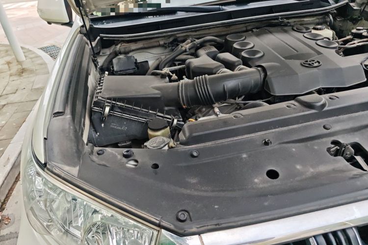 Used Toyota Prado 2017 4.0L U.S.-Spec Version 7 Seats Engine Bay Right