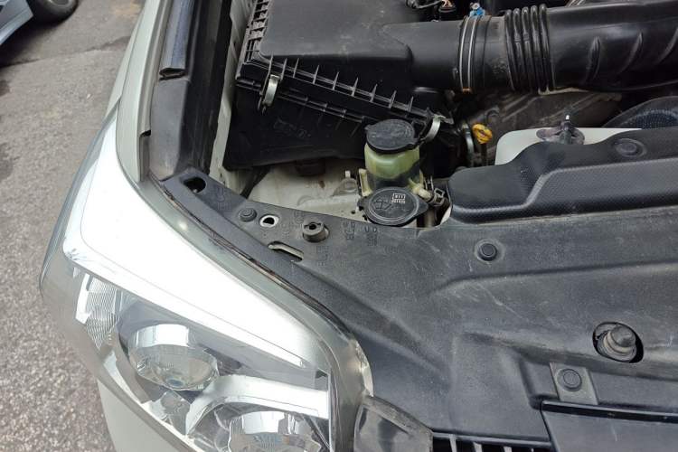 Used Toyota Prado 2017 4000 TXL Dual Airbags Side-Mounted – Middle East Version Engine Bay Right