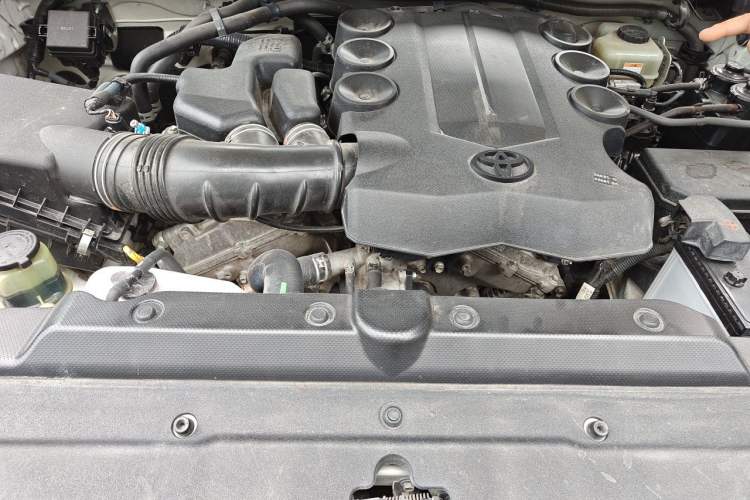 Used Toyota Prado 2017 4000 TXL Dual Airbags Side-Mounted – Middle East Version Engine Bay
