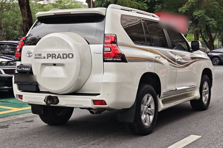 Used Toyota Prado 2017 2.7L Automatic 2700 Gasoline 4x4 7-Seater – Middle East Version Exterior 1