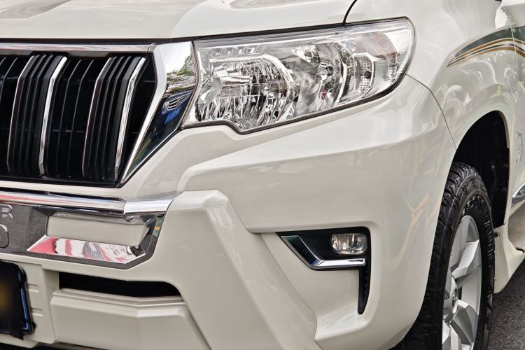 Used Toyota Prado 2017 2.7L Automatic 2700 Gasoline 4x4 7-Seater – Middle East Version Exterior 4