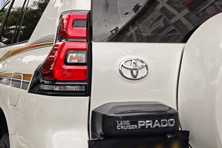Used Toyota Prado 2017 2.7L Automatic 2700 Gasoline 4x4 7-Seater – Middle East Version Exterior 5