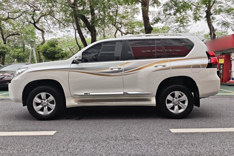 Used Toyota Prado 2017 2.7L Automatic 2700 Gasoline 4x4 7-Seater – Middle East Version Exterior 6