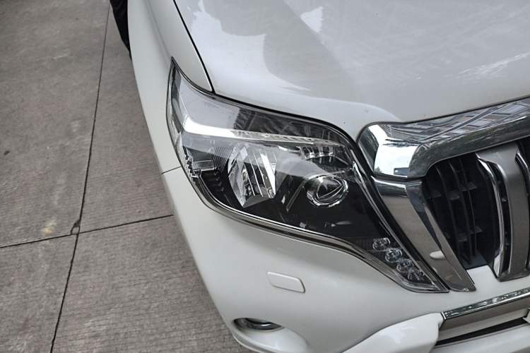 Used Toyota Prado 2017 2700 VX with Nine Airbags Outboard Mount – Middle East Version Exterior 6
