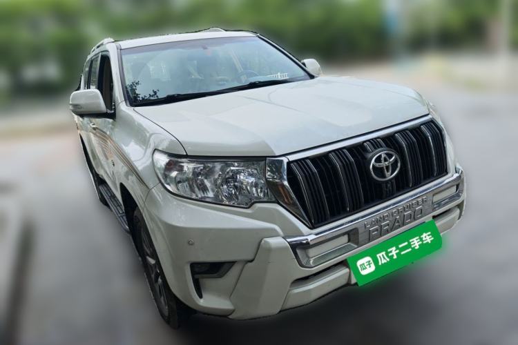Used Toyota Prado 2017 4.0L U.S.-Spec Version 7 Seats Front Right 45 Deg