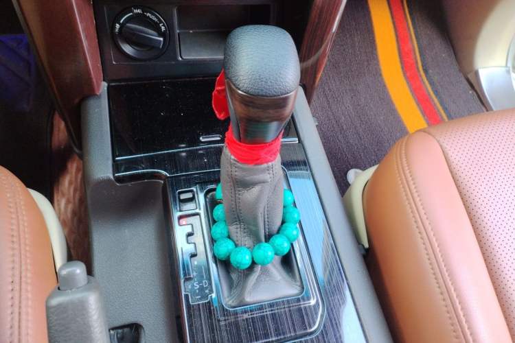 Used Toyota Prado 2017 2.7L Automatic TXL Dual Airbags Underbody Mounting – Middle East Gear Lever