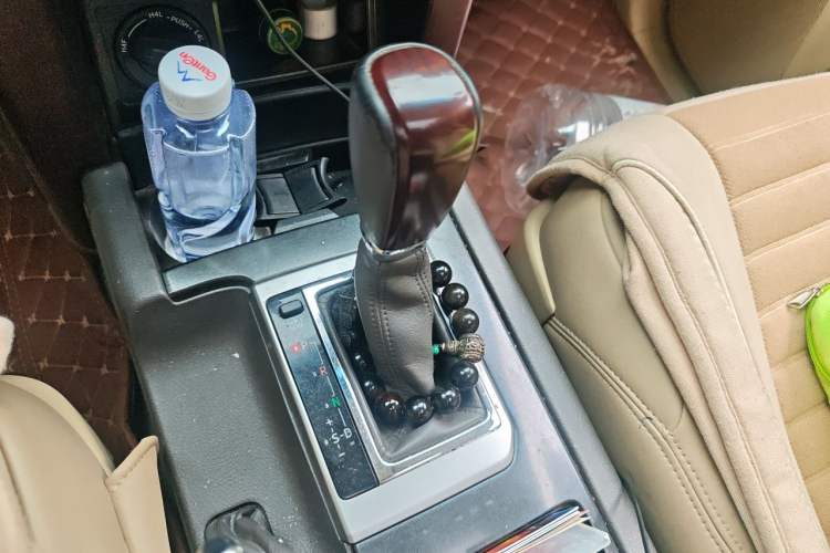 Used Toyota Prado 2017 2700 VX with Nine Airbags Outboard Mount – Middle East Version Gear Lever