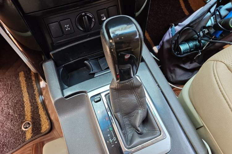 Used Toyota Prado 2017 4000 TXL Dual Airbags Side-Mounted – Middle East Version Gear Lever