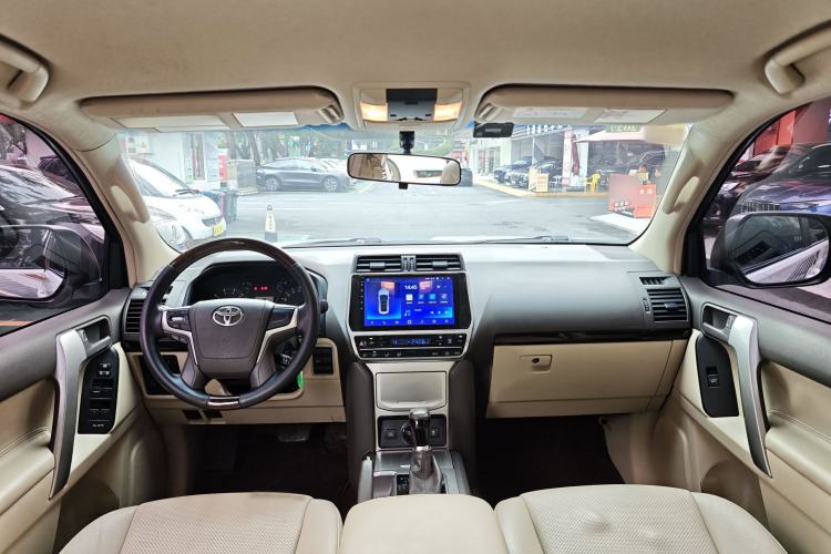 Used Toyota Prado 2017 2.7L Automatic 2700 Gasoline 4x4 7-Seater – Middle East Version Interior 1