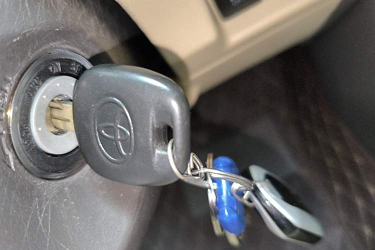 Used Toyota Prado 2017 2700 VX with Nine Airbags Outboard Mount – Middle East Version Interior 1