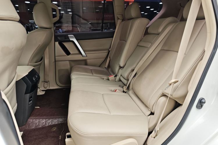 Used Toyota Prado 2017 2.7L Automatic 2700 Gasoline 4x4 7-Seater – Middle East Version Interior 3