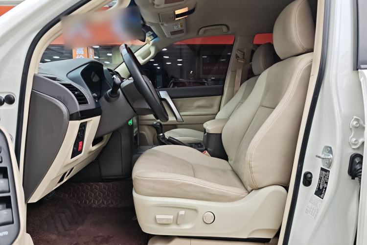 Used Toyota Prado 2017 2.7L Automatic 2700 Gasoline 4x4 7-Seater – Middle East Version Interior 5
