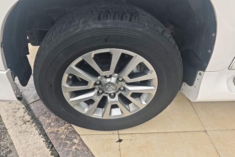 Used Toyota Prado 2017 4000 TXL Dual Airbags Side-Mounted – Middle East Version Left Front Wheel Hub