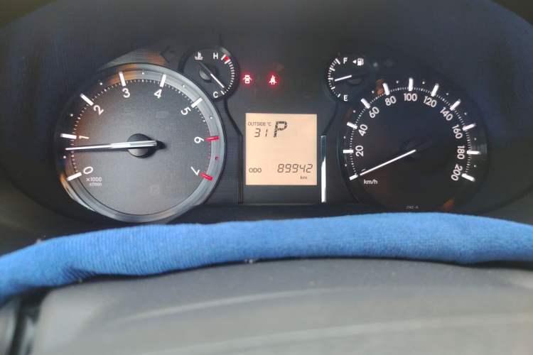 Used Toyota Prado 2017 2.7L Automatic TXL Dual Airbags Underbody Mounting – Middle East Odometer Close Up