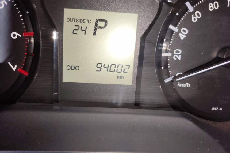 Used Toyota Prado 2017 4.0L U.S.-Spec Version 7 Seats Odometer Close Up