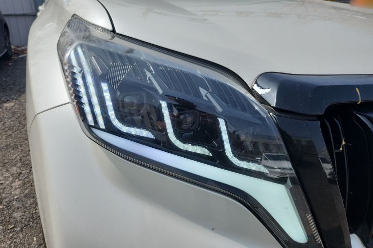 Used Toyota Prado  Right Front Headlight