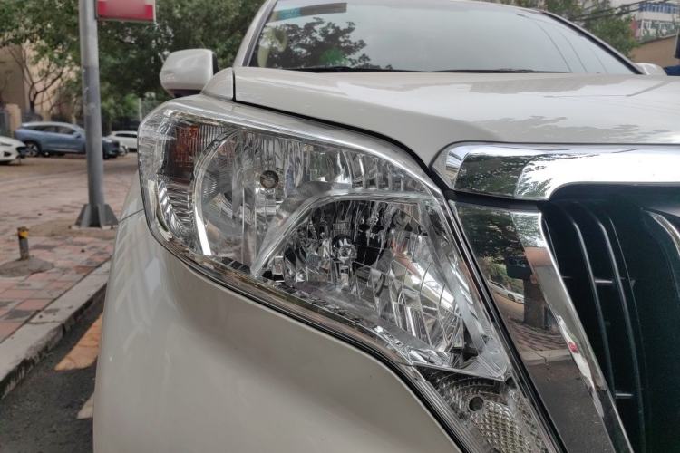 Used Toyota Prado  Right Front Headlight