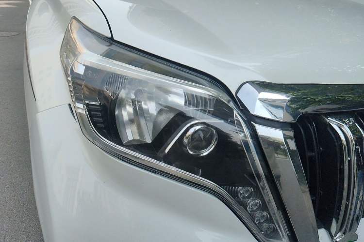 Used Toyota Prado  Right Front Headlight
