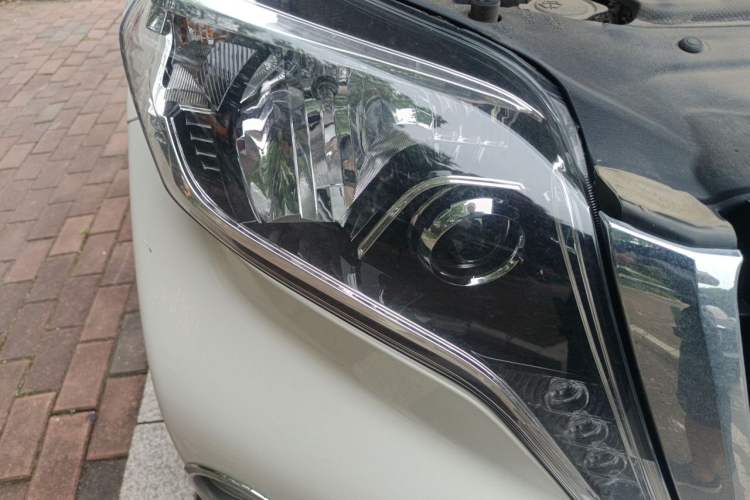Used Toyota Prado  Right Front Headlight