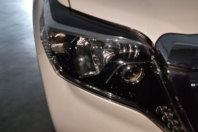 Used Toyota Prado  Right Front Headlight
